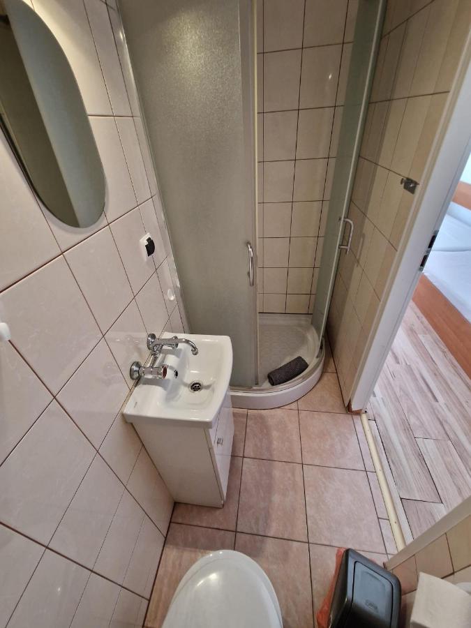 Galeona - Hotel Turystyczny エルブロンク エクステリア 写真