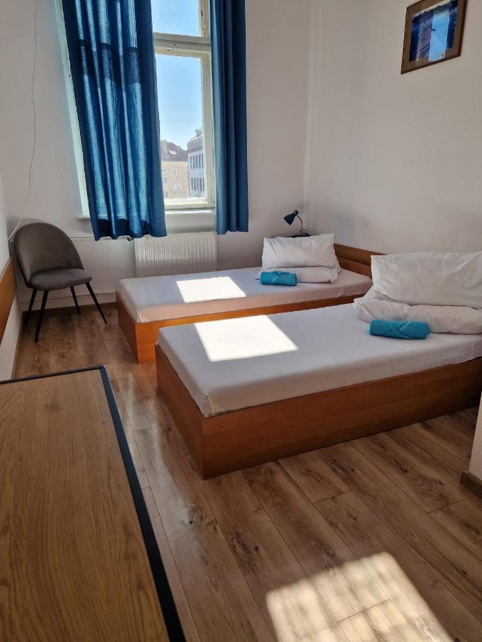 Galeona - Hotel Turystyczny エルブロンク エクステリア 写真