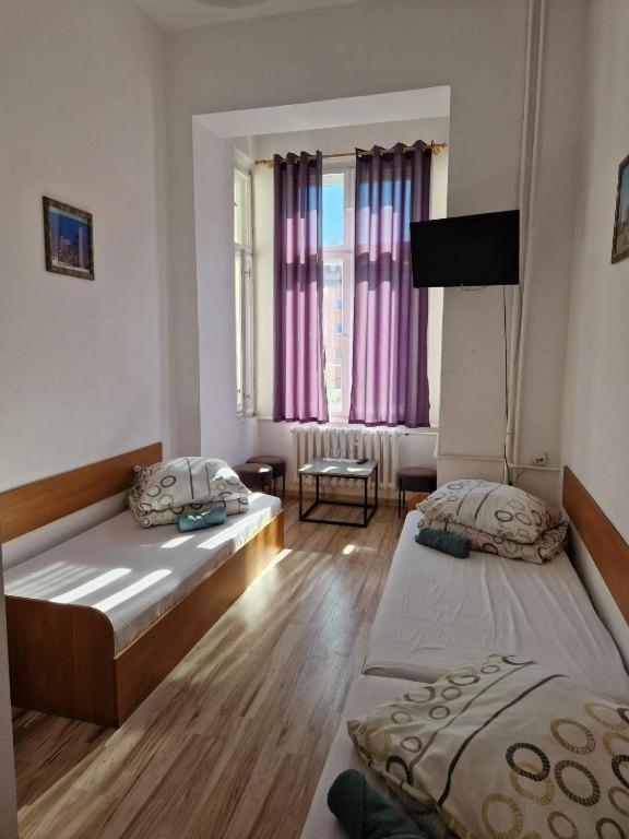 Galeona - Hotel Turystyczny エルブロンク エクステリア 写真
