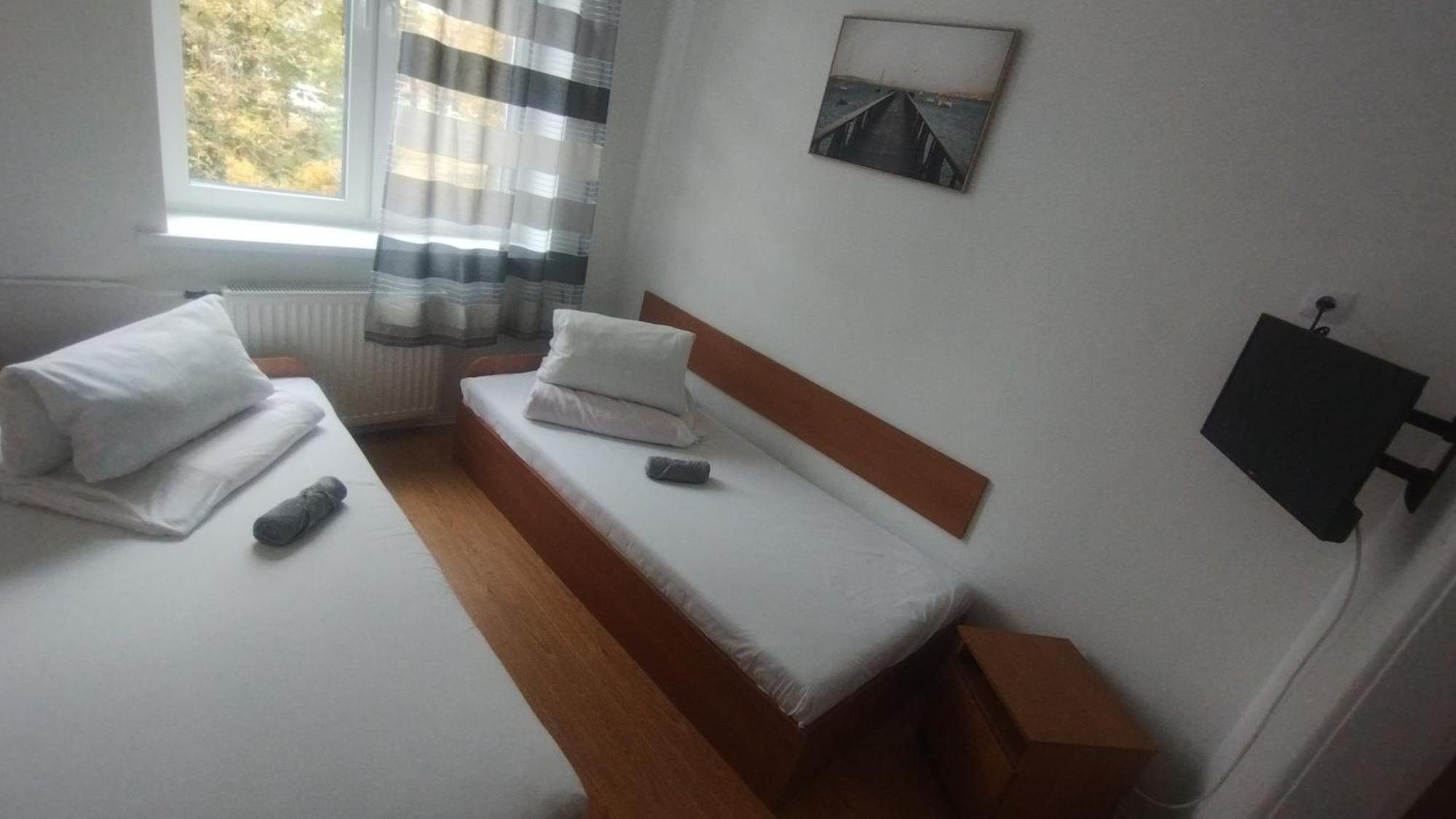 Galeona - Hotel Turystyczny エルブロンク エクステリア 写真