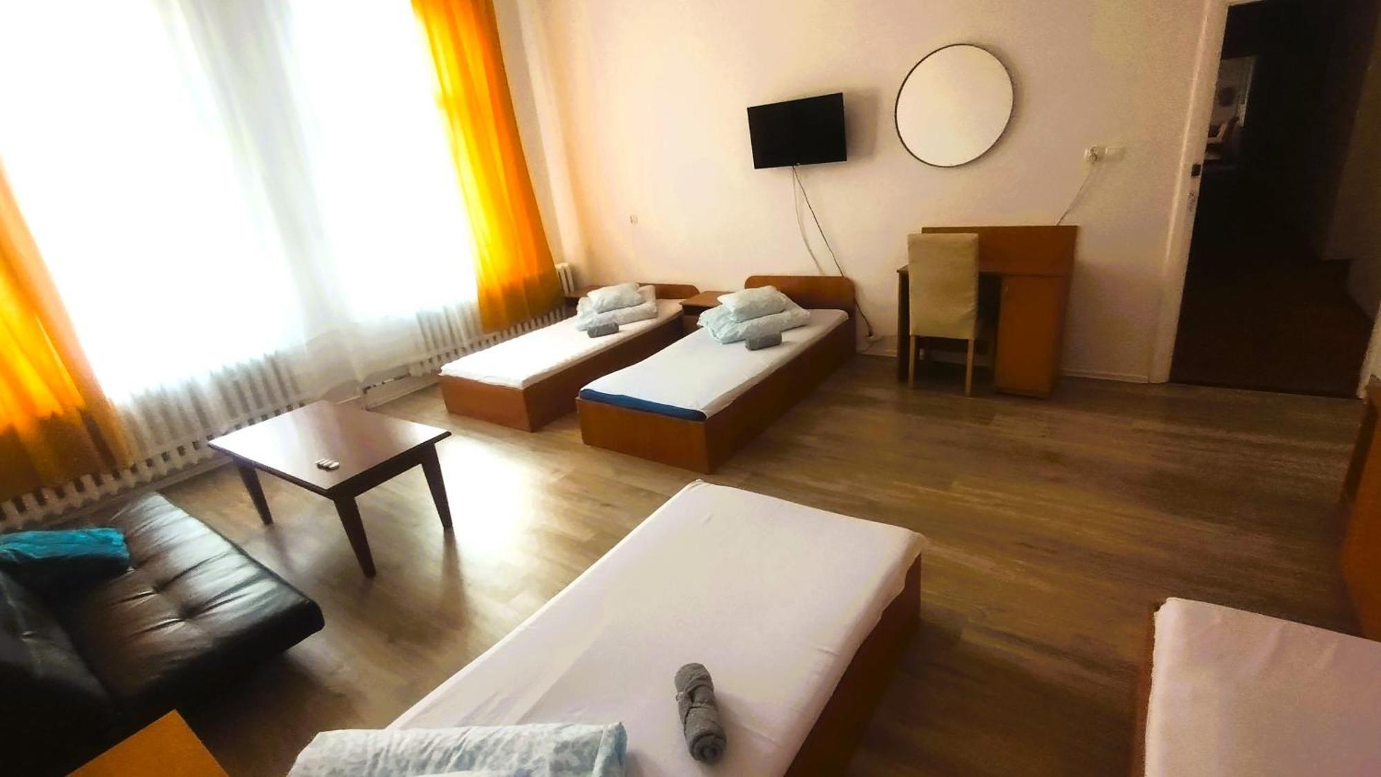 Galeona - Hotel Turystyczny エルブロンク エクステリア 写真